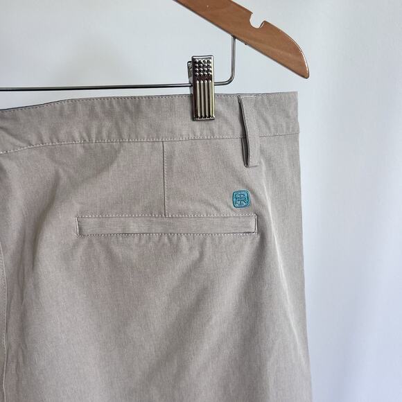 Tori Richard Shorts Mens 42 Sand 8" Inseam Performance Stretch Golf Chino UPF - Picture 5 of 9